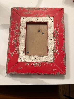 Creative Co-op Red & White Frame. Wood & Metal. 4x6 Photo. 9x11 Frame Size.